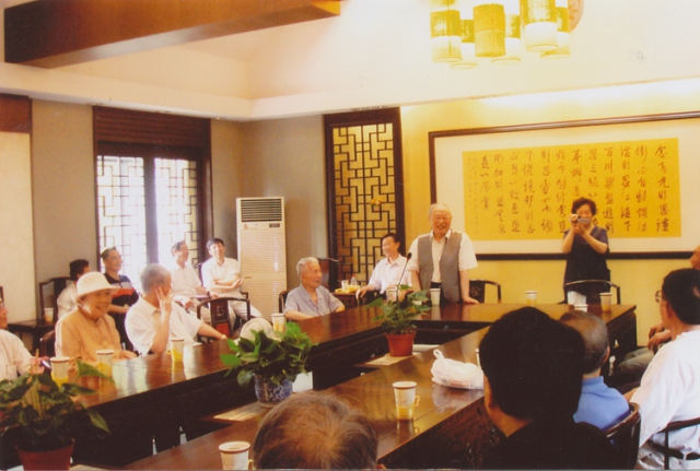 2007年6月23日原党委书记陆铭、部分中层干部等与原九室的部分同志在西楼会议室聚会（提供者：刘凤兰）